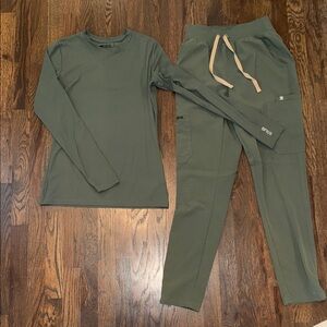 FIGS scrub set SALTA seamless top, YOLA bottoms